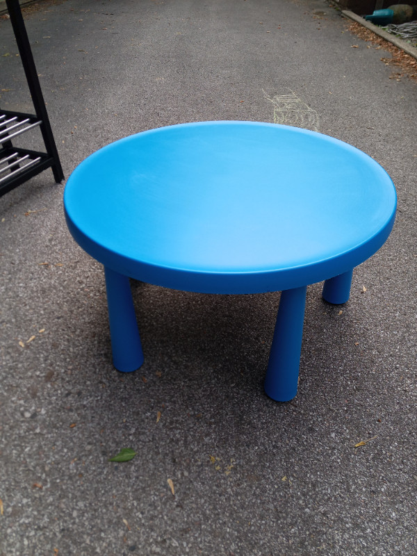 MAMMUT Children's table, indoor/outdoor blue in Other Tables in Markham / York Region - Image 2