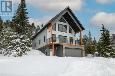 PRICED TO SELL! A stunning new chalet built by Perspective Design! Enjoy the bright spacious Great R...