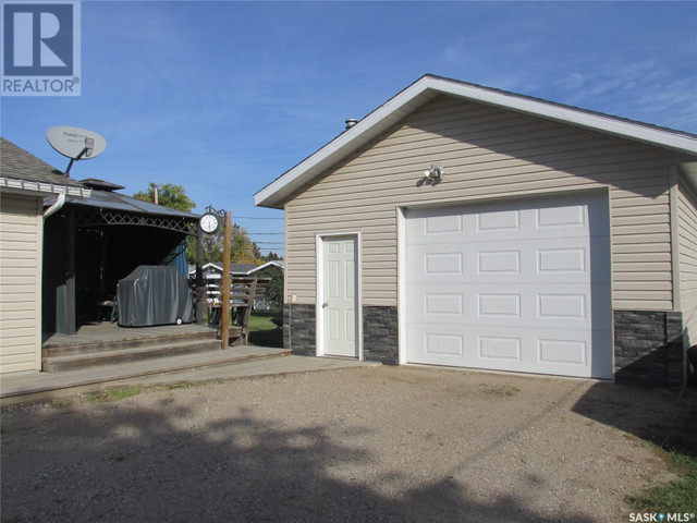 807 Centre STREET Nipawin, Saskatchewan in Houses for Sale in Nipawin - Image 4