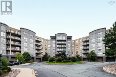 Welcome to "The Tides," one of Bedfords most sought-after buildings. Positioned at the ideal height...