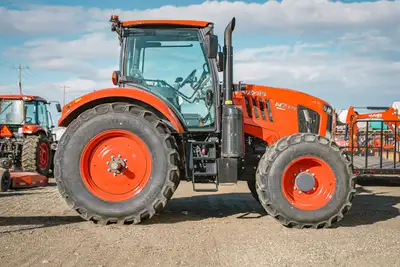 Welcome to Tractorland! 2024 Kubota M7-174 Deluxe Powershift Tractor For Sale – Includes Loader & Gr...