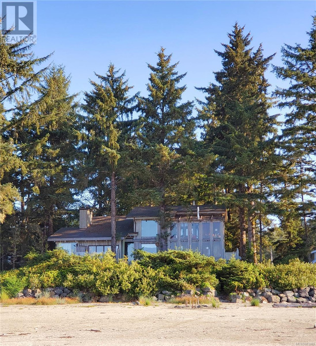 1349 Chesterman Beach Rd Tofino, British Columbia in Houses for Sale in Port Alberni - Image 3