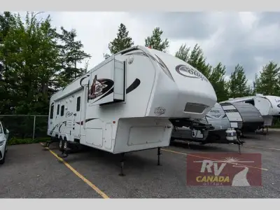 Please Call Us At 613.851.7326 with any questions? Cougar FW Toy Hauler by Keystone w/Rear Ramp Door...