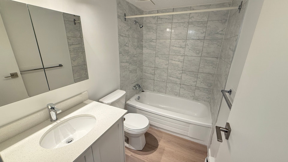 Modern 1 Bed 1 Bath - $1095/Mo with $300 Credit First 3 Months 4