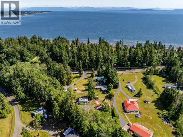 4399 Island Hwy S Courtenay, British Columbia in Houses for Sale in Comox / Courtenay / Cumberland - Image 10