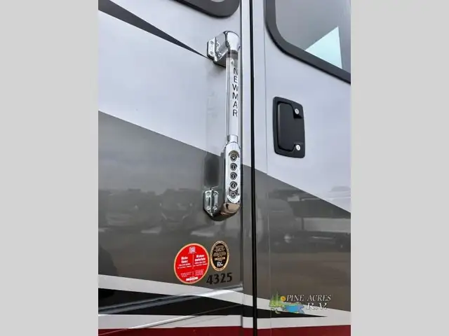 2025 Newmar Dutch Star 4325 Diesel Pusher in RVs & Motorhomes in Moncton - Image 15