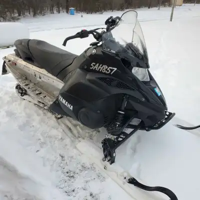 Very good condition, ready to ride. 1000cc 4 stroke fuel injected Yamaha snowmobile with electric st...