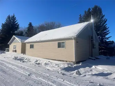 R32//Birtle/Welcome to 1244 Vine St. Birtle,where sweeping views of the beautiful Birtle Valley neve...