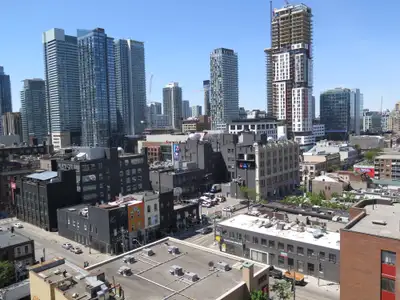 Beautiful one-bedroom unit! This unit has a truly spectacular view! 1 large balcony with stunning vi...