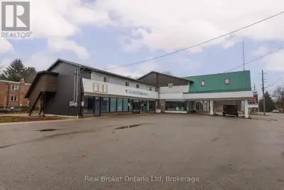 Located on Owen Sound's desirable east side, this well-maintained second-floor unit offers convenien...