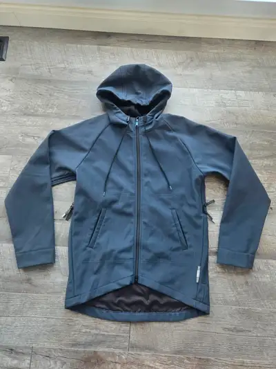 SWRVE Milwaukee hoodie. Water/wind resistant. Men's size medium in dark grey. In excellent condition...