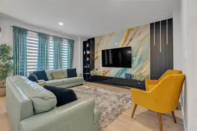 2J//Winnipeg/Showings start now! Offers as received. Welcome to this stunning 2022-built 2-storey ho...