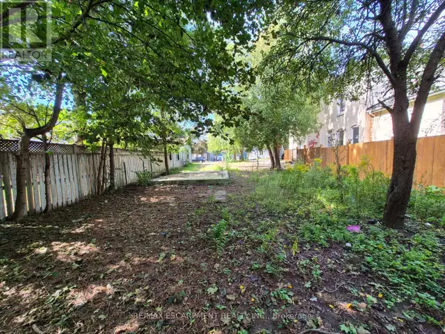 51 PEARL STREET Brantford, Ontario in Land for Sale in Brantford - Image 5