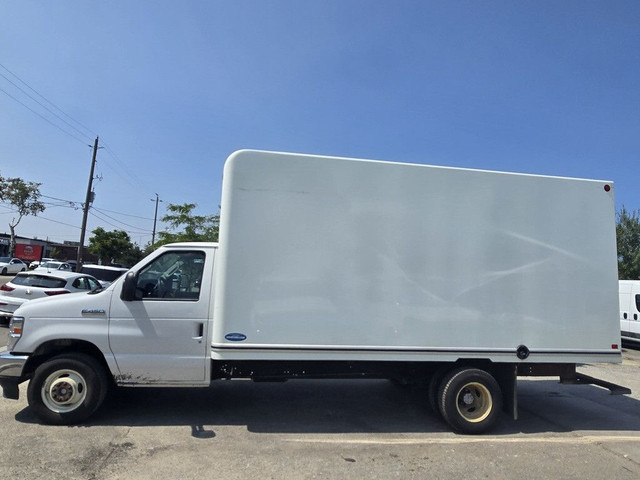 2021 Ford E-450 16Ft Box - Ramp - V8 Gasoline in Cars & Trucks in City of Toronto - Image 4
