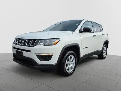 Embrace off-road styling and all-weather confidence with the 2018 Jeep Compass Sport 4WD. This compa...