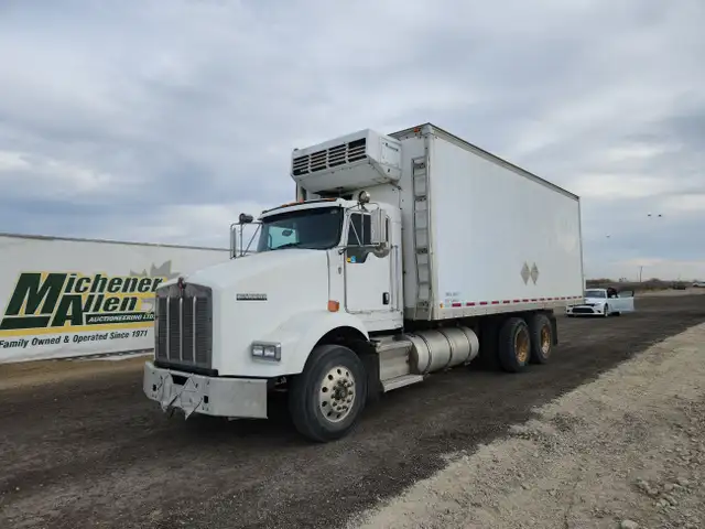 2008 Kenworth T800 in Heavy Trucks in St. Albert - Image 2