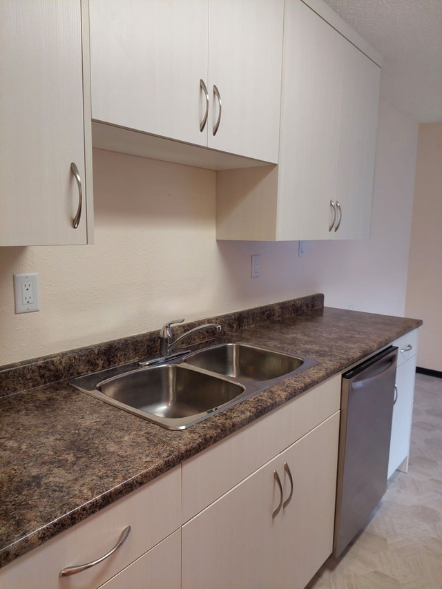 1 Bedroom Apartment for Rent 450 Stewart Avenue Long Term Rentals