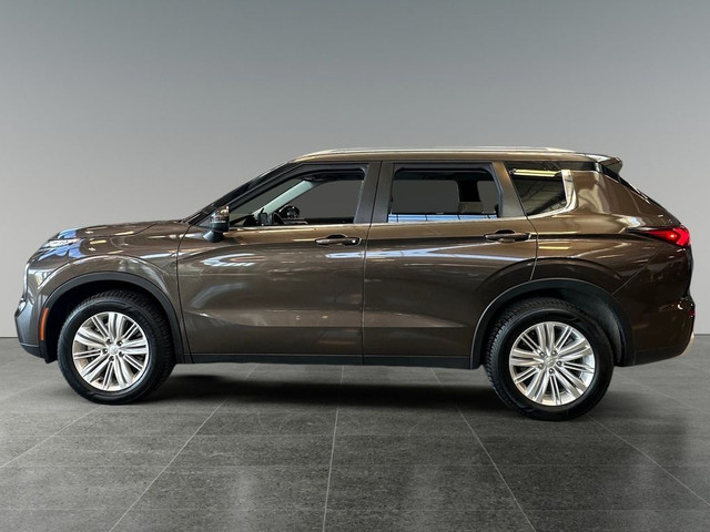 2024 Mitsubishi Outlander SE S-AWC / NO ACCIDENTS / 7 PASSENGER  in Cars & Trucks in Calgary - Image 2
