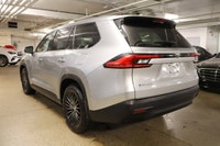 This Toyota Grand Highlander Hybrid has a strong Gas/Electric I-4 2.5 L/152 engine powering this Var... (image 4)
