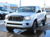 This 2008 Toyota Tacoma AWD is a reliable and durable midsize truck with no accidents and two keys i... (image 9)