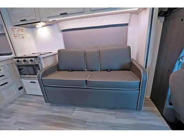 2024 Forest River Sunseeker 3250 2 extension 2024 + lit superpos in RVs & Motorhomes in Laval / North Shore - Image 7