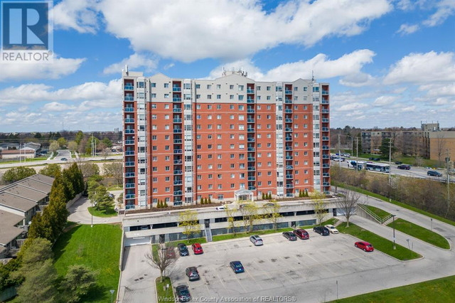 30 CHAPMAN COURT Unit# 601 London, Ontario in Condos for Sale in London - Image 2