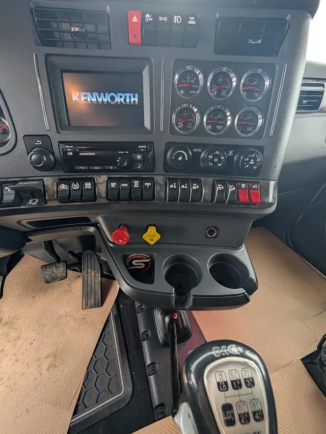2021 KENWORTH W990 in Heavy Trucks in Saskatoon - Image 20