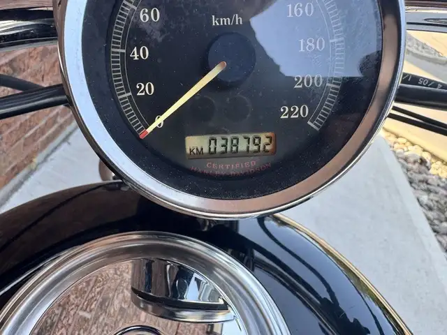 2006 Harley-Davidson XL1200C Custom **CANADIAN BIKE** **LOW KM** in Street, Cruisers & Choppers in Markham / York Region - Image 13