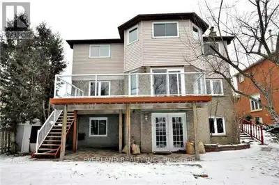 Very Convenient Location*2 Bedroom + 1 Study Room ( Could Be Turned To Extra Bedroom)+1 Kitchen+1 Wa...