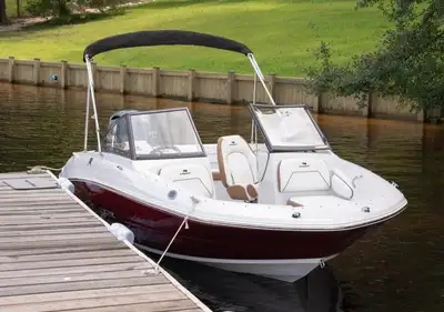 OUTBOARD POWER WITH OPEN LAYOUT Do you love the open layout you get from a traditional deck boat but...