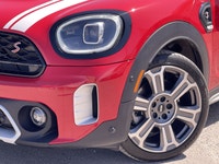 This 2024 Mini Countryman S is an exceptional vehicle! With a turbocharged engine, a large dual pane... (image 1)
