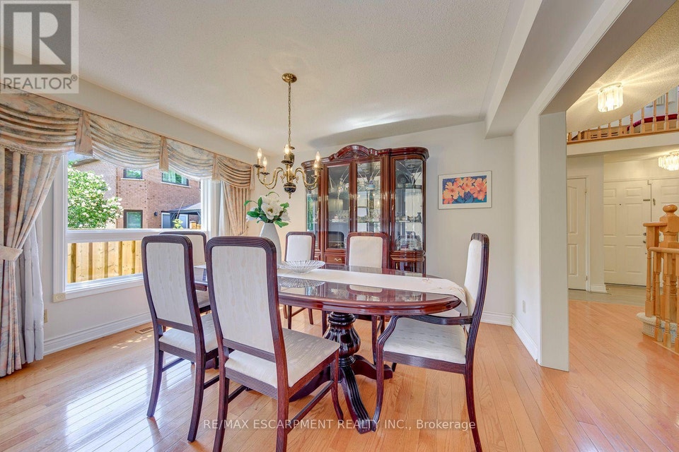 2442 Wynten Way Oakville (CV Clearview), Ontario, photo 17 of 40