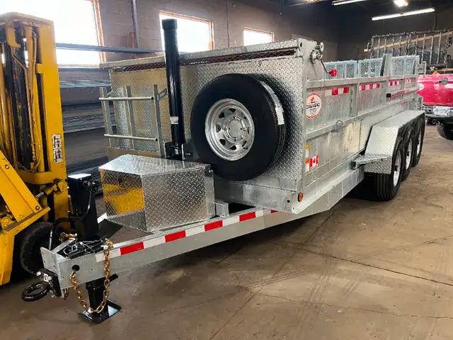 TRI-AXLE DUMP TRAILER in Cargo & Utility Trailers in Hamilton - Image 7