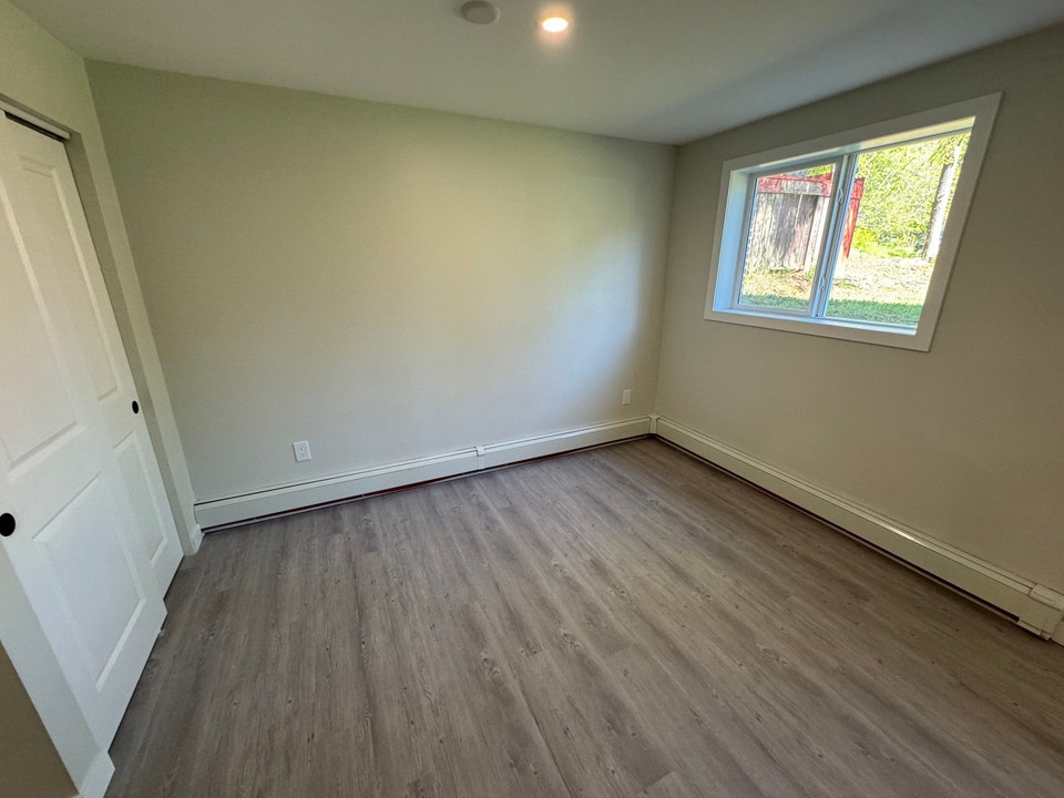 Lower Level, Bachelor Unit - 329 Albany St - $1650/month 5