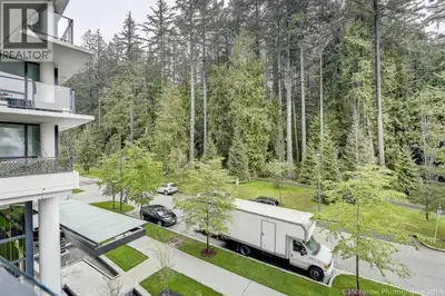 Eton by polygon, nestled next to the Pacific Spirit Park within the vibrant community. Modern design...