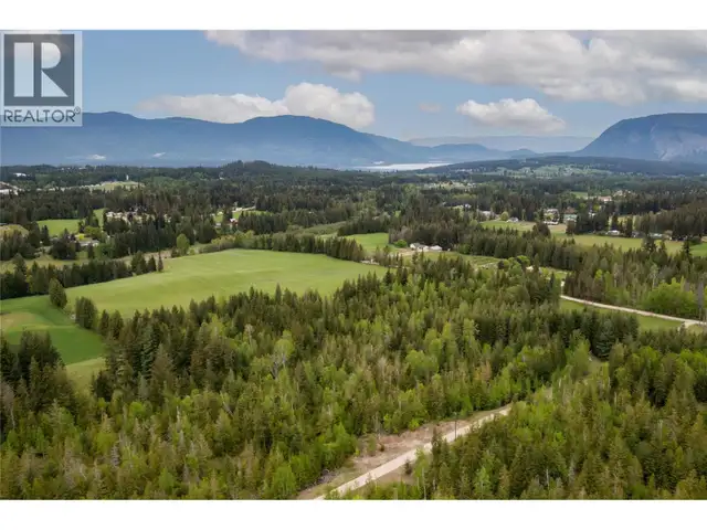 2240 97B Highway SE Salmon Arm, British Columbia in Houses for Sale in Kamloops - Image 37