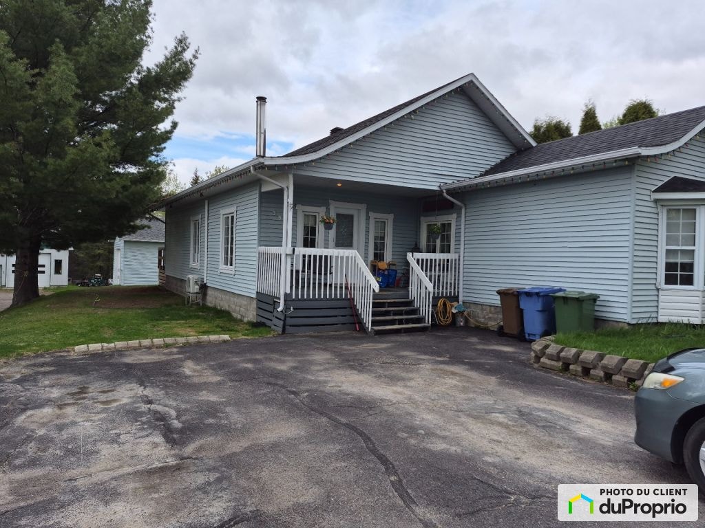 $330,000 - Bungalow for sale in Jonquière (Lac-Kénogami) — photo 2