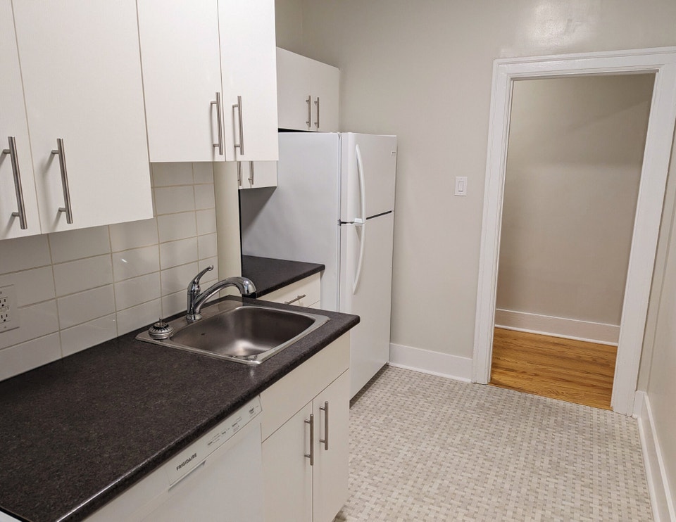 SPARLING APARTMENTS - 1 Bedroom (Layout D) Apartment for Rent 4
