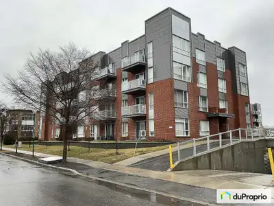 Magnifique condo lumineux avec plafond de 9 pieds d'une chambre à coucher fermée et une salle de bai...