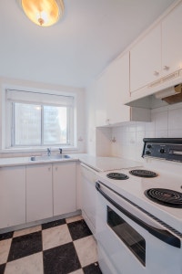 Semi-renovated Akelius two bedroom apartment for rent. Located near Drummond & Sherbrooke in the Dow... (image 1)