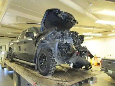 CHEVY SILVERADO COMPLETE LEATHER INTERIOR DOOR PANEL AIRBAG IN GREAT CONDITION AVAILABLE FOR SALE. F...