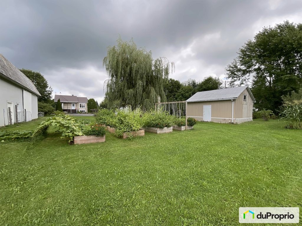 $775,000 - Acreage / Hobby Farm / Ranch in St-Pie-De-Guire — photo 1