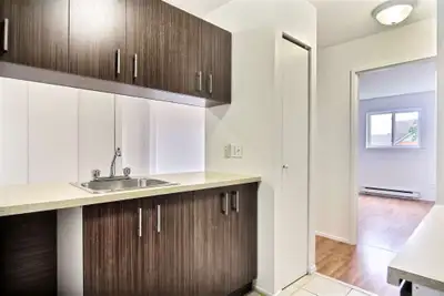 4 ½ sur la 5e Avenue Ouest Près des autoroutes, de l’Atrium, d’une clinique médicale, d’un parc et d...