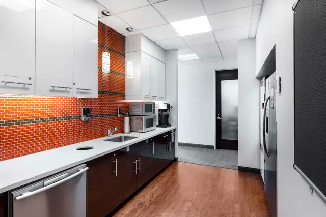 Office space for rent for 4 persons in Laval Quebec in Commercial & Office Space for Rent in Laval / North Shore - Image 8