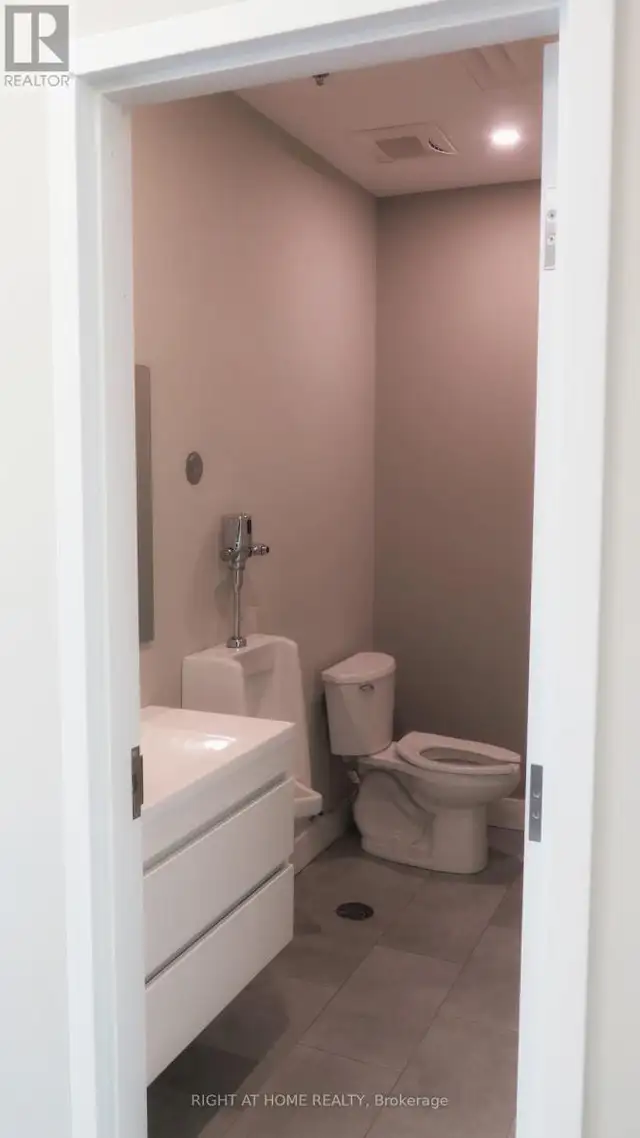 UNIT # 18 - 1725 KINGSTON ROAD Pickering (Village East), Ontario in Commercial & Office Space for Rent in Oshawa / Durham Region - Image 20