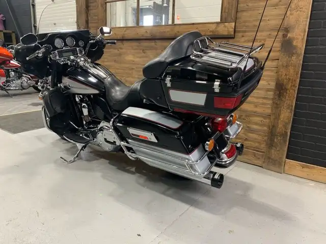 2010 Harley-Davidson Electra Glide Ultra Classic in Street, Cruisers & Choppers in Oshawa / Durham Region - Image 6