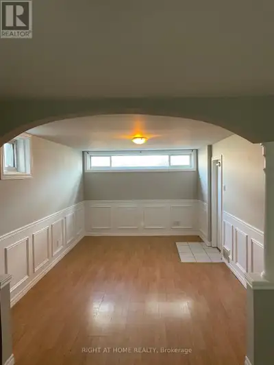 Beautiful 2 bedroom basement apartment. Your new home has 2 spacious bedrooms, a modern kitchen, lar...