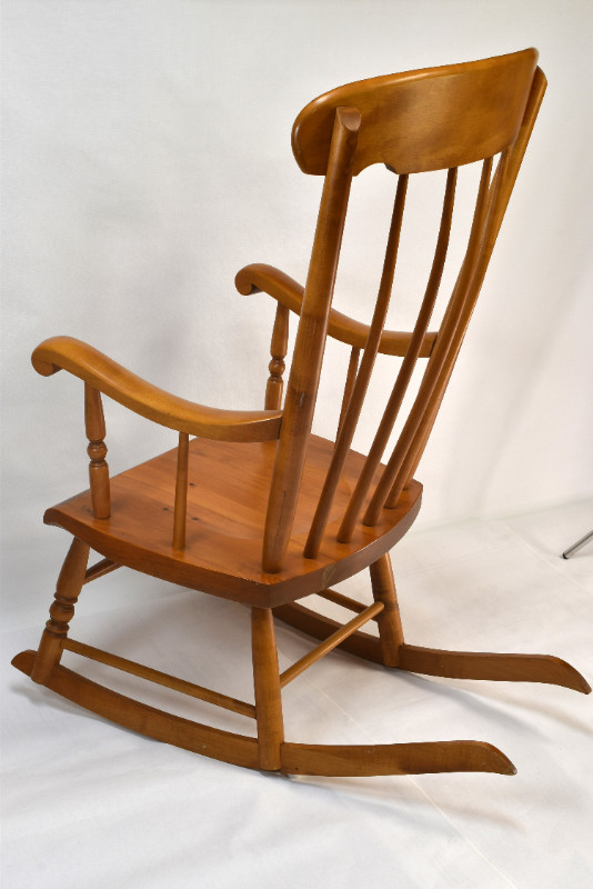 Grandfather Solid Wood Rocking chair 1990's in Chairs & Recliners in Mississauga / Peel Region - Image 4