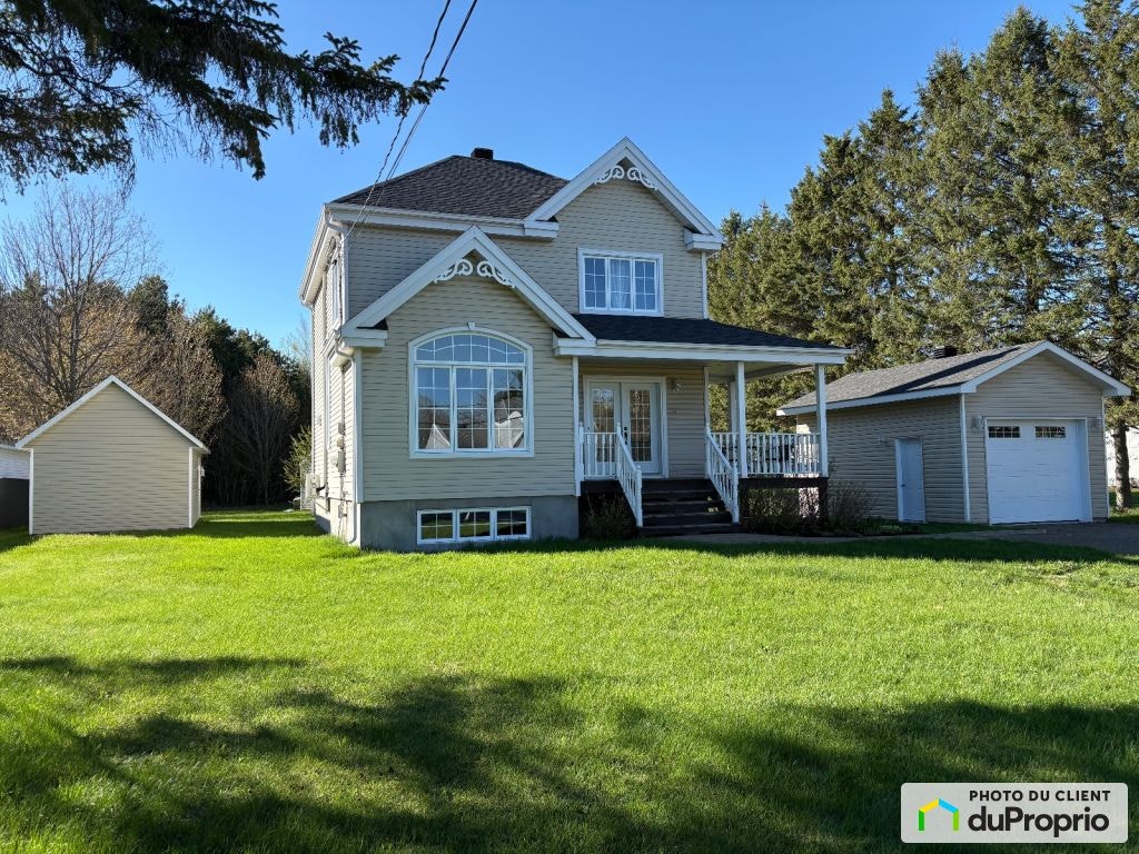 $592,000 - 2 Storey for sale in St-Etienne-Des-Gres — photo 1