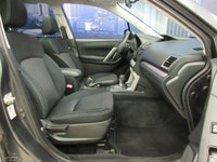 SUBARU FORESTER 2017 TOURING EYE-SIGHT AWD AUTOMATIQUE TOUT ÉQUIPÉ / INTÉRIEUR EN TISSUS CHAUFFANT /... (image 9)